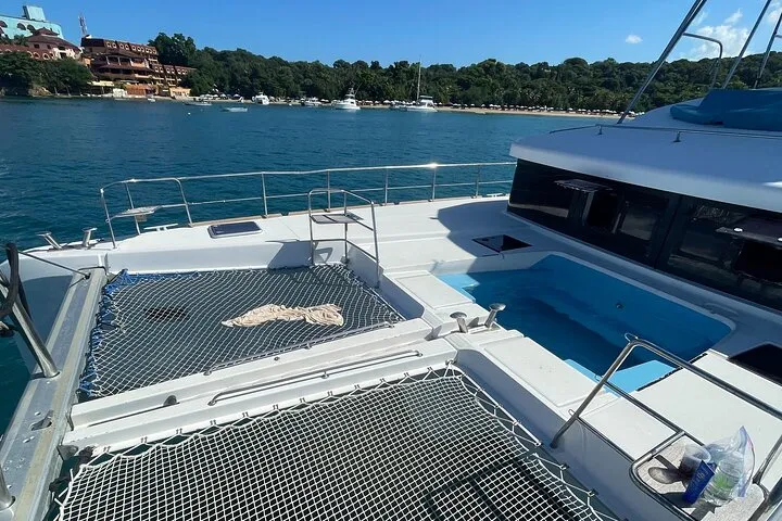 Onboard jacuzzi and bar