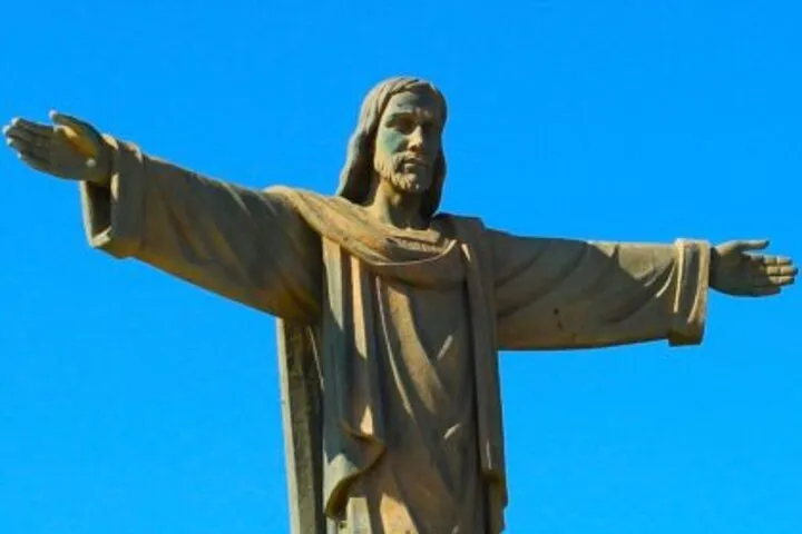 Christ Redeemer statue summit
